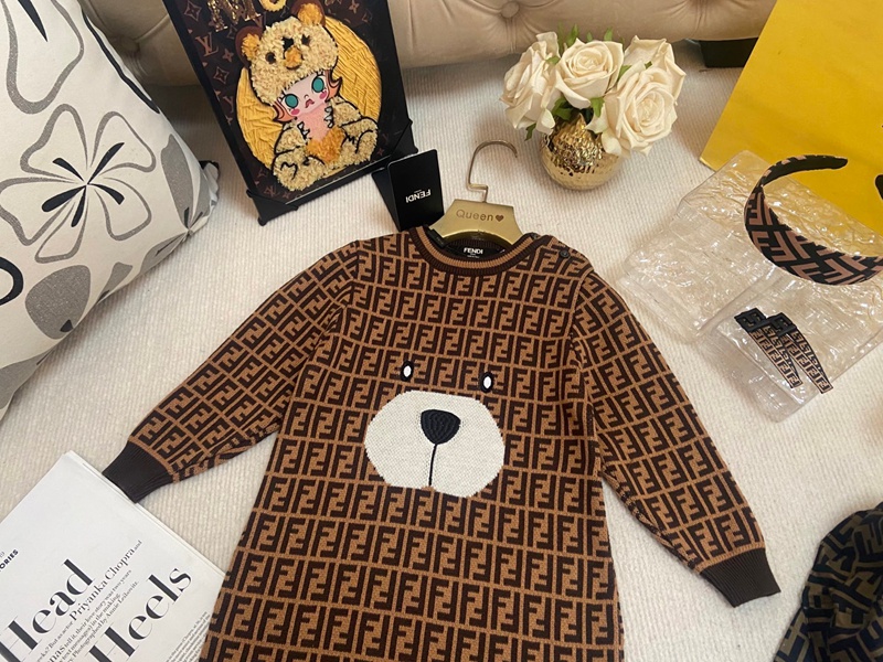 FENDI オールインワン ベビーロンパースFF柄新生児服