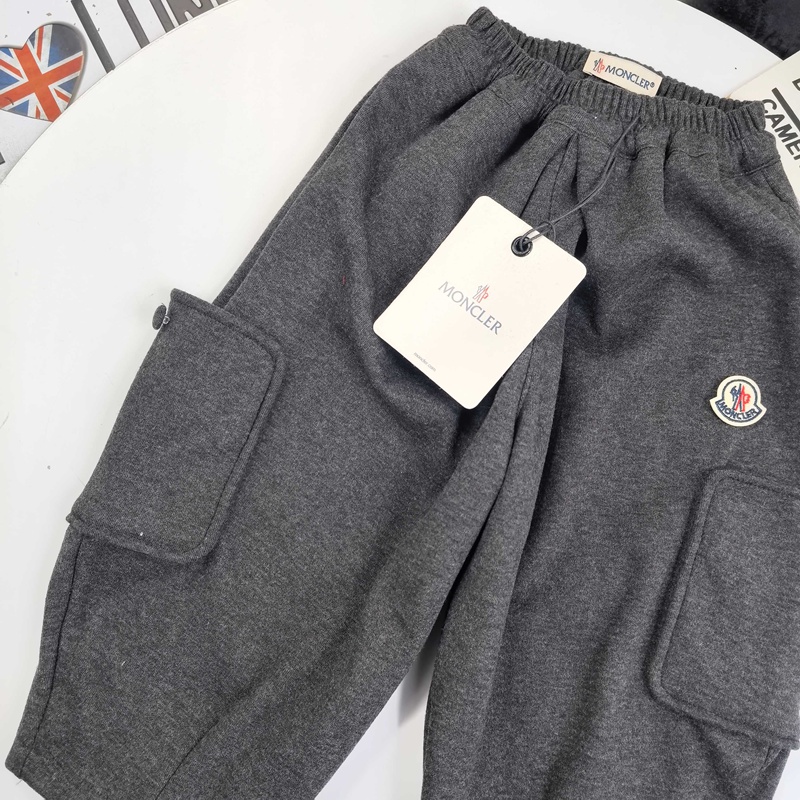 モンクレール風 男女童 グレー ロゴアクセント カーゴパンツ