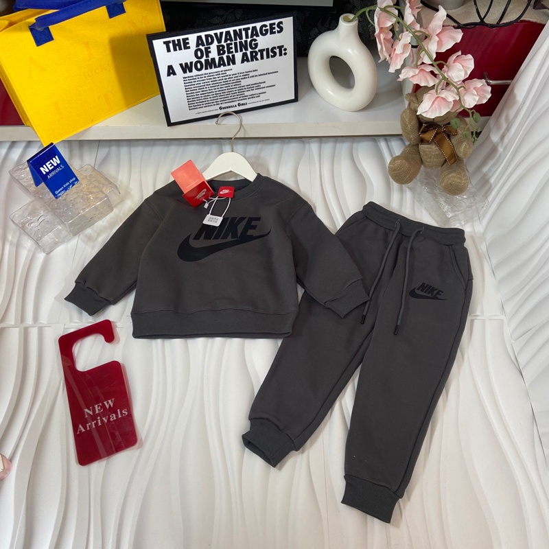 ナイキ Nike子供セットアップ日常用 男の子 女の子