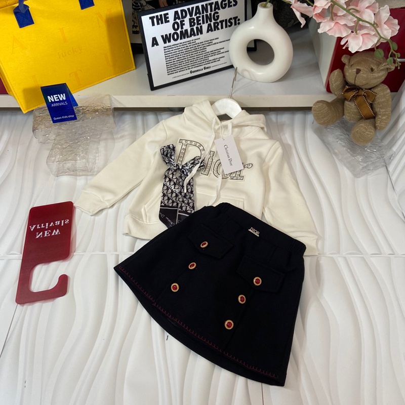  ディオール風カジュアルセットアップ ホワイト × ブラック 