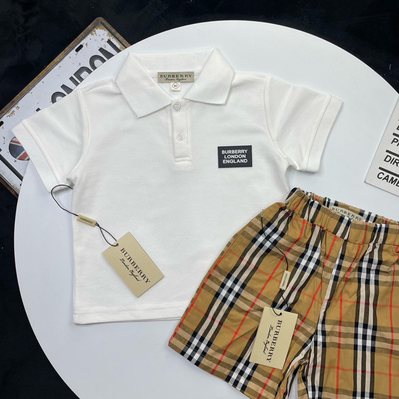 バーバリーBurberry 子供服男女兼用