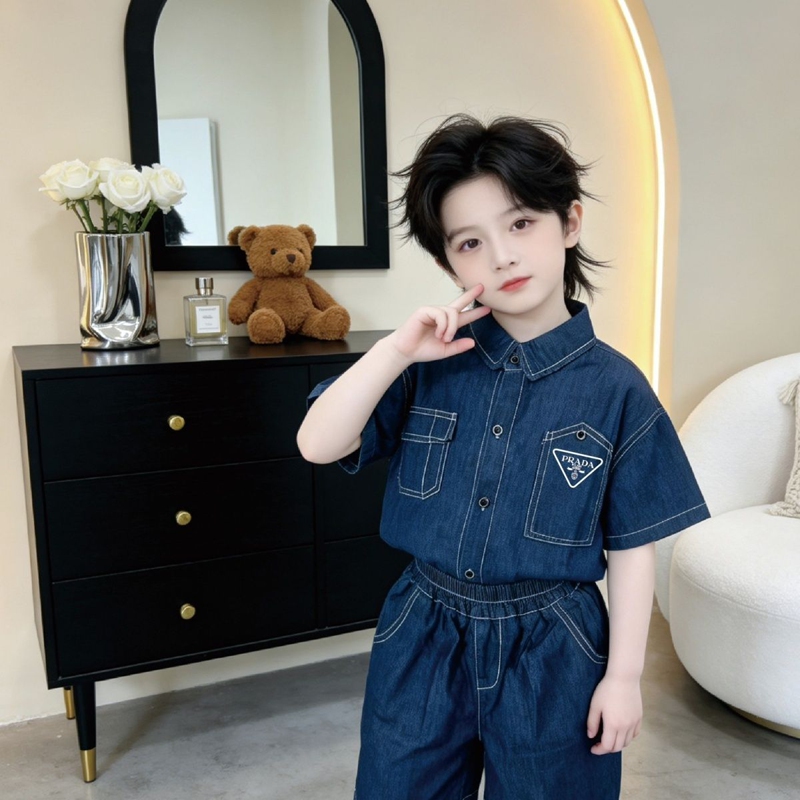PRADA子供服プラダ風 三角ロゴプレート