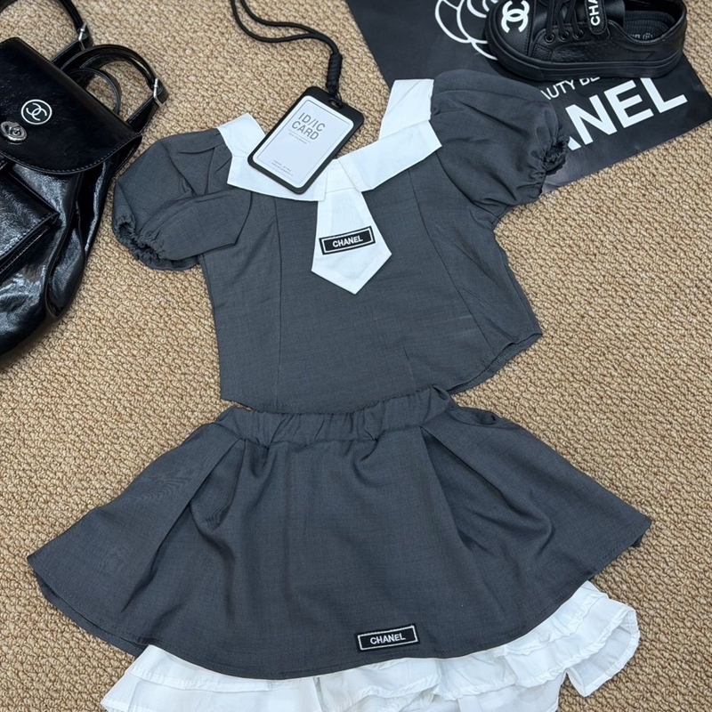 ハイブランドCHANELキッズ洋服ネクタイ付き 半袖