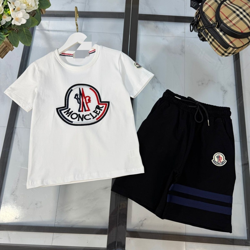 モンクレールMONCLERキッズセットアップ