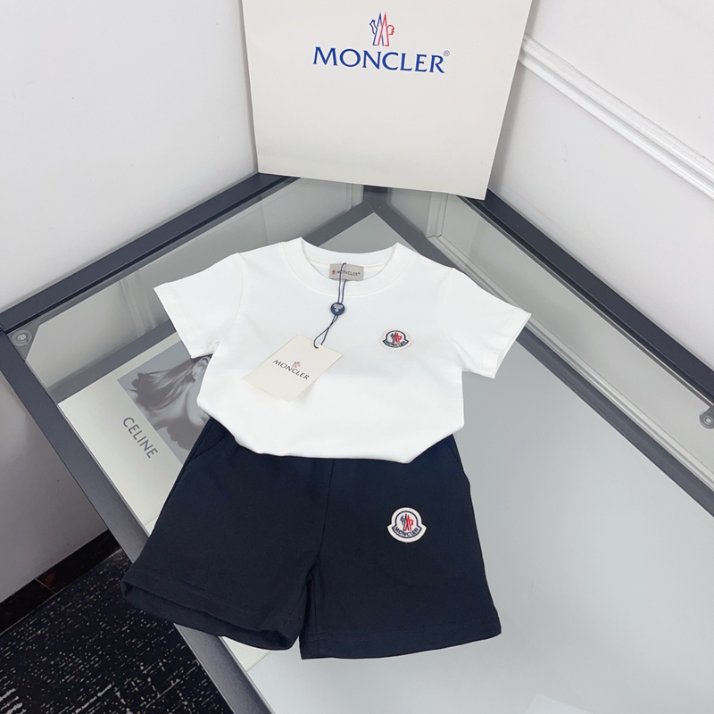 MONCLERキッズ半袖 T シャツショーツ セットアップ
