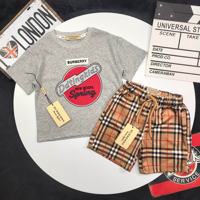 ハイブランドバーバリー子供服セットアップ