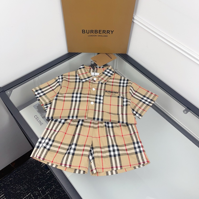 バーバリー夏用子供服セットアップ