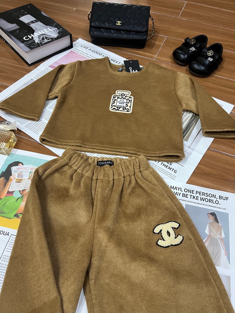 シャネル子供服 女の子 秋冬セットアップハイブランド